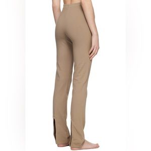 Desert SKIMS split leggings